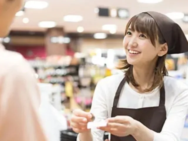 食品レジスタッフ【商品のスキャンや会計対応など】の画像