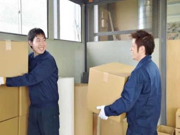 倉庫内作業スタッフ【倉庫内での食料品の仕分けやピッキング作業など】の画像