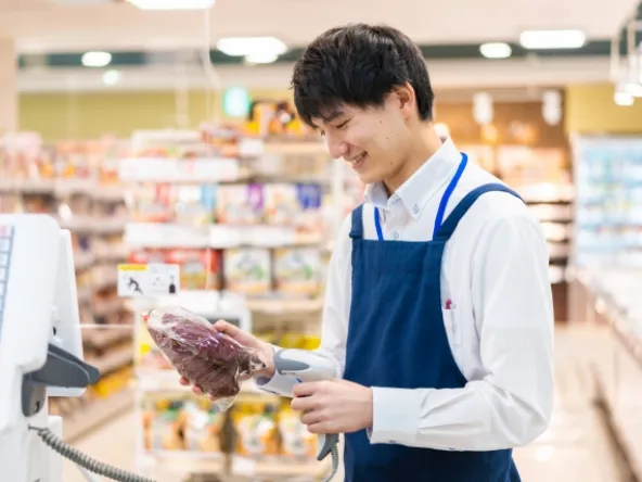 店舗スタッフ【夜間のレジ対応や商品の品出しなど】の画像