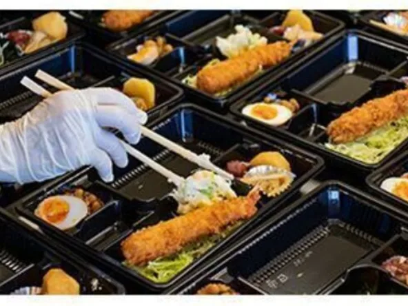 デリカスタッフ【スーパーにて惣菜製造や商品のパック詰めなど】の画像