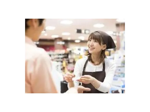 レジスタッフ【レジでのお会計対応や商品の袋詰めサポートなど】の画像