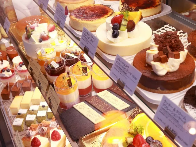 ケーキ販売スタッフ【ケーキの陳列や販売業務など】の画像