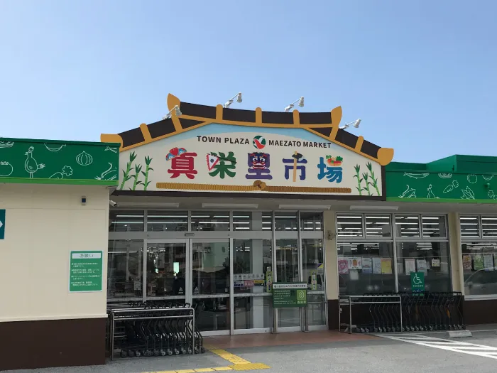 セルフレジ導入店舗でのレジスタッフの画像