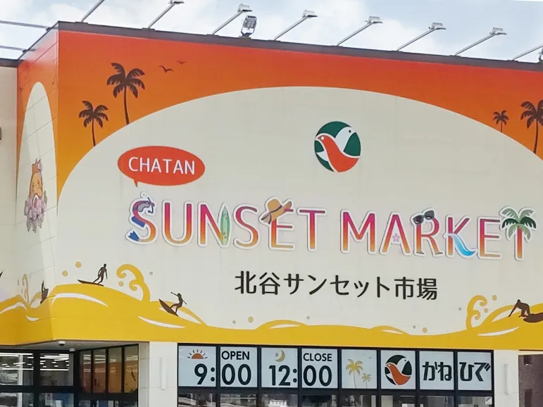 セルフレジ導入店舗でのレジスタッフの画像