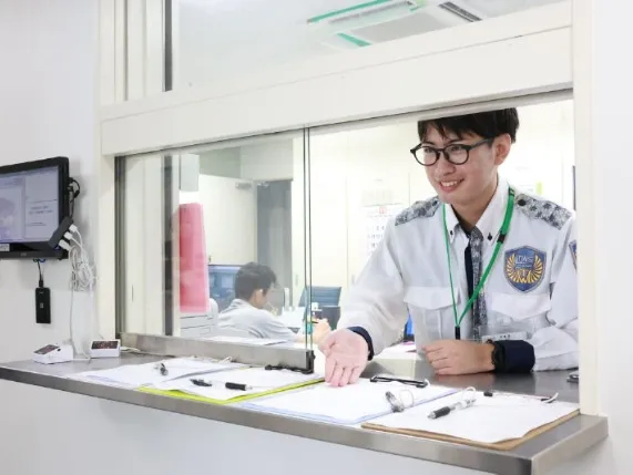 (未経験可)施設警備スタッフ【ホテル施設内の巡回やモニター監視などのお仕事】の画像