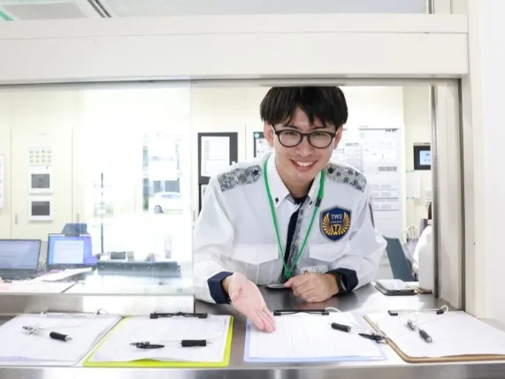 (未経験可)施設警備スタッフ【入館者の受付対応やモニター監視などのお仕事】の画像