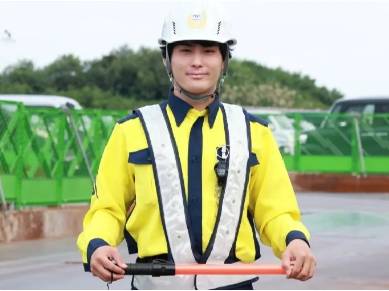 安全確認スタッフ【一般道路にて車や人を安全に誘導するお仕事】の画像