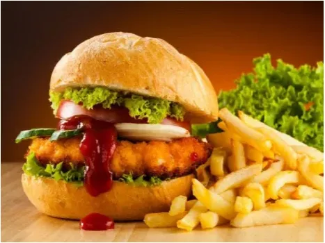 キャンプシュワブ内フードコートの店舗スタッフ【調理や販売など】の画像