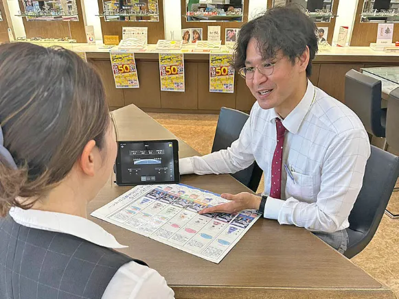 店内販売スタッフ【お客様の視力測定や商品のご提案など】の画像