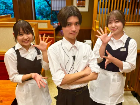 (未経験可)ホールスタッフ【料理提供や配膳兼予約受付応対などの業務】の画像