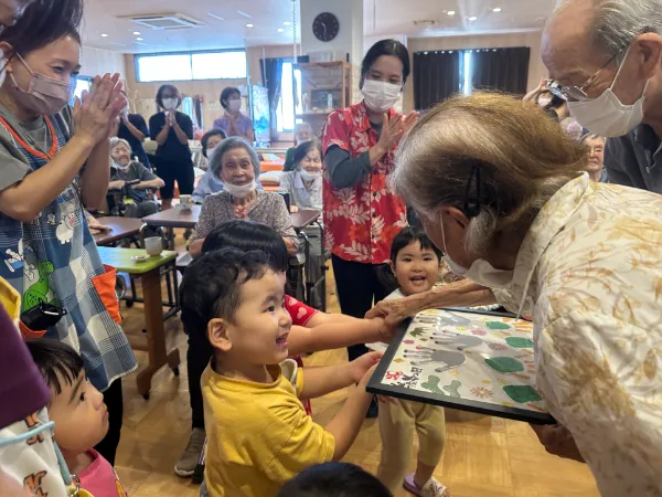 介護スタッフ【無資格・未経験可／資格取得を目指せる職場】の画像