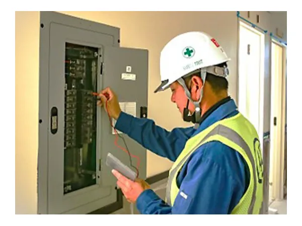 電気工事士（基地内学校施設メンテナンス）の画像