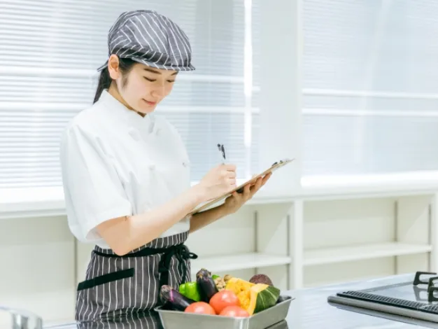 お弁当・惣菜仕分けスタッフ【各店舗ごとに商品を仕分ける業務】の画像