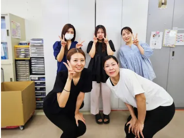 美容商材の梱包スタッフ【ピッキングやPOPのラミネートおよび受発注等の事務業務】の画像