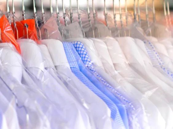 (未経験可)軽作業スタッフ【クリーニング工場での簡単な仕上げ作業】の画像