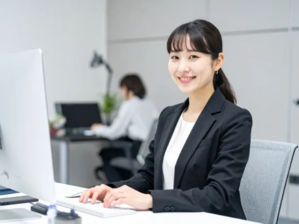 (未経験可)物流会社の一般事務スタッフ【データ入力やメール対応など】の画像