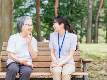 (未経験可）デイケアサポートスタッフ【移動やレク活動の補助および体温測定など】の画像