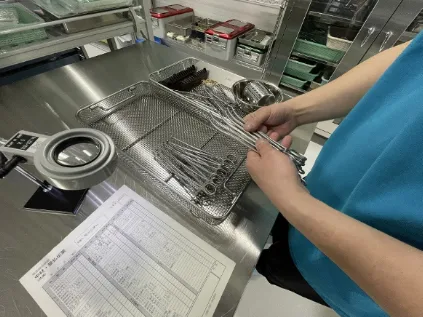 軽作業スタッフ(未経験可)【医療器材の洗浄や滅菌および清掃などの業務】の画像