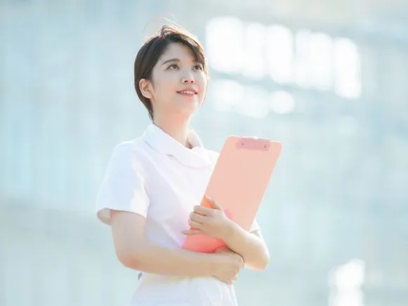 (未経験可)夜間看護アシスタントスタッフ【生活の見守りや食事介助などのサポート】の画像