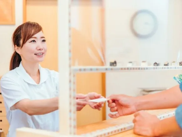 (未経験可)受付スタッフ 【院内での受付や案内および会計や請求業務など】の画像