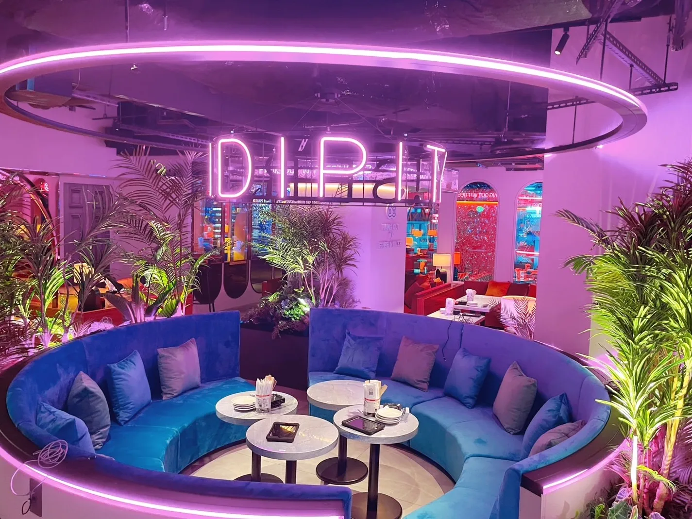 カジュアルCafeBarのカフェスタッフの画像