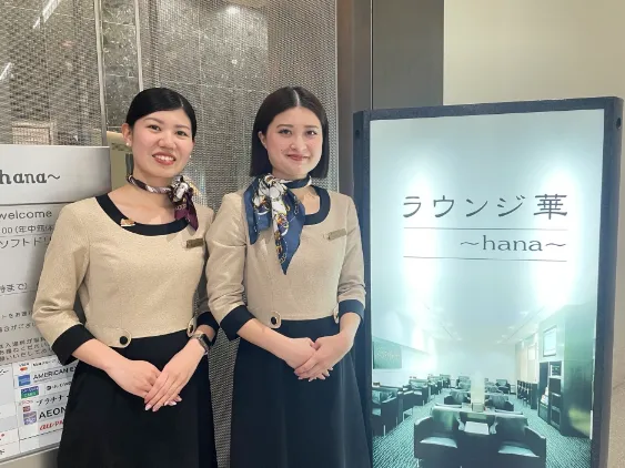 空港内案内スタッフ【那覇空港カウンターでの施設や搭乗口の案内など】の画像