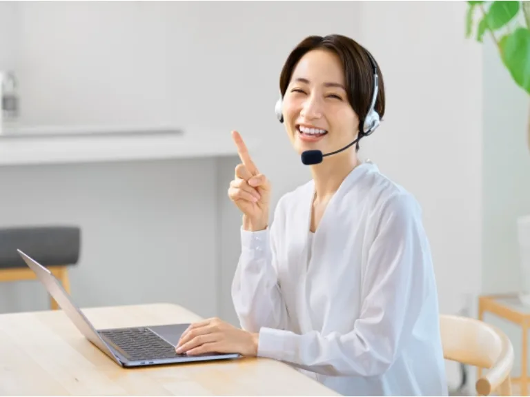 公共制度に関してのお問合せ対応スタッフの画像