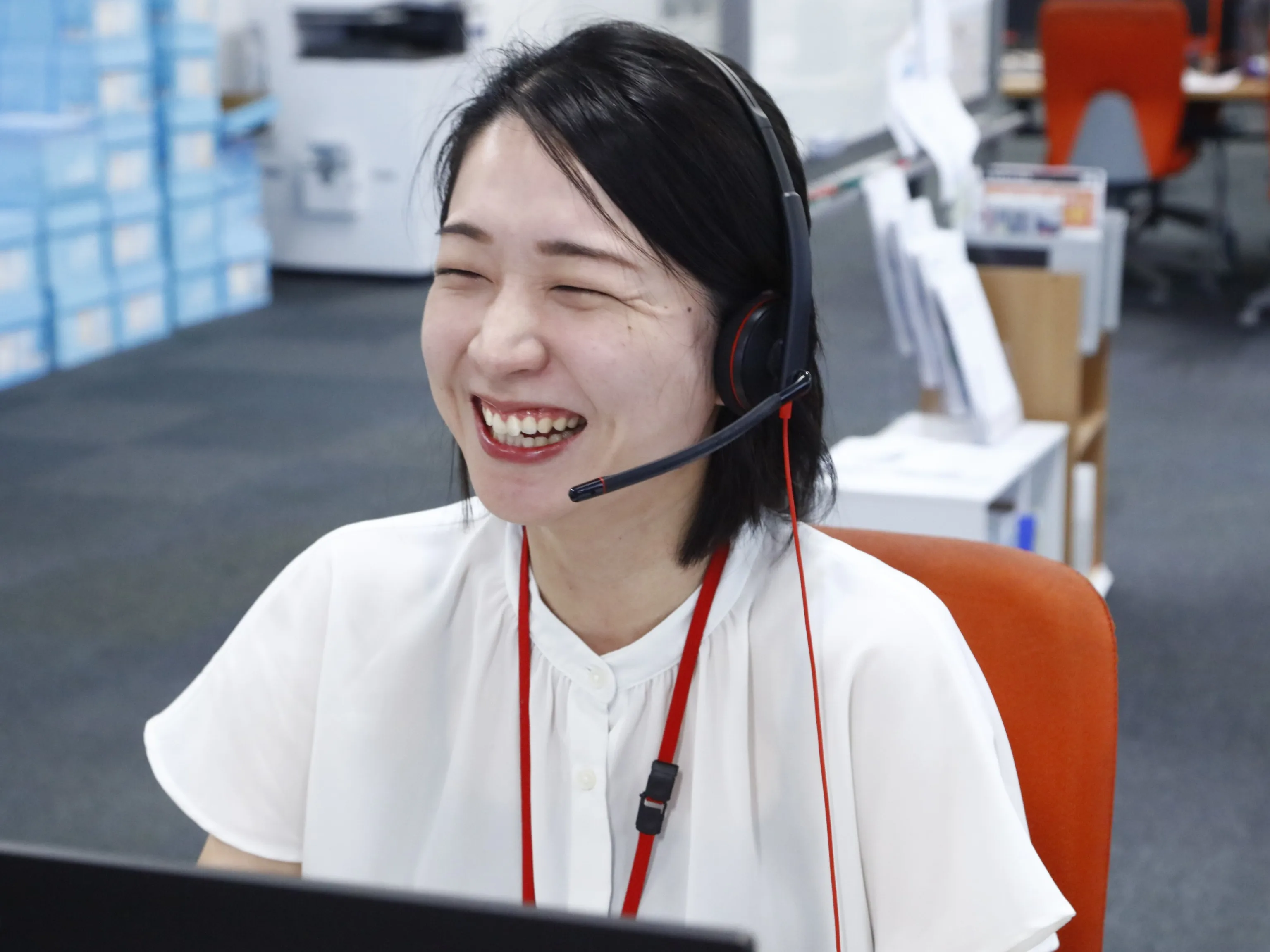 お問い合わせ対応スタッフの画像