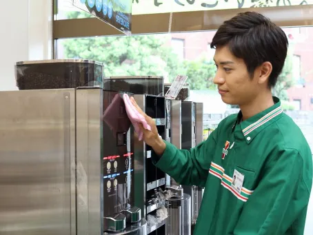 コンビニスタッフの画像