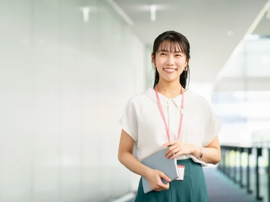 （短期）市役所での事務スタッフ【来庁者への英語対応など】の画像