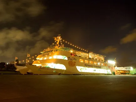 調理師【船上レストランの調理統括およびメニュー開発やキッチン指導】の画像