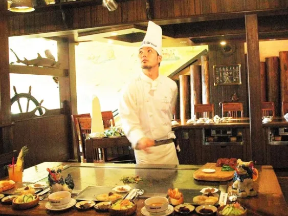 キッチンスタッフ【鉄板焼きステーキ＆伊勢海老のお店で焼きコックのお仕事】の画像