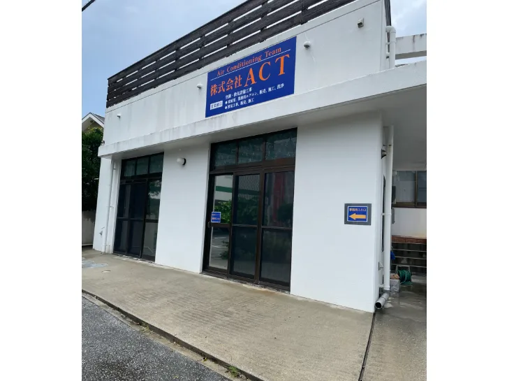 現場作業員【クーラーや換気扇の取り付け及び配管工事】の画像