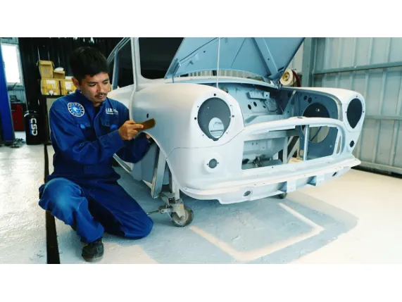 自動車板金・塗装スタッフ【国産車や輸入車の板金塗装及びカーコーティングなど】の画像