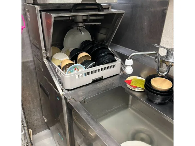 洗い場スタッフ【沖縄そば店で食洗器を使用した洗い場業務】の画像