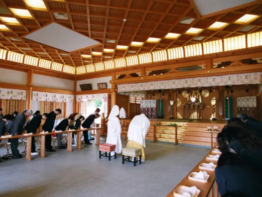 巫女【神社でお守り等の授与業務】の画像