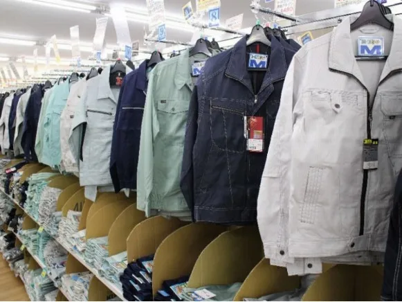 店舗販売スタッフ【作業服および安全用品の品出しやレジ業務】の画像