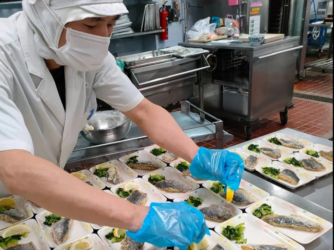 調理員【病院での調理補助および食器や調理場の洗浄など】の画像