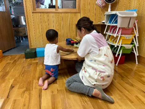 保育士【食事補助や園児の寝かしつけ遊びのサポートなど】の画像