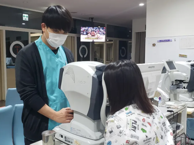 視力検査員【眼科医院での視力検査や暗室検査全般】の画像