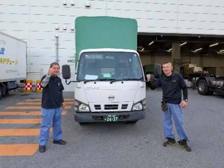 2tトラック配送ドライバー【荷積みおよび荷下ろしなど配送業務】の画像