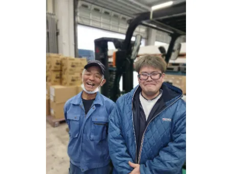 倉庫作業スタッフ【コンテナから貨物を出す作業や検品作業など】の画像