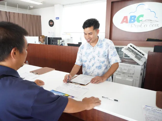 レンタカースタッフ【傷の確認や受付業務など】の画像