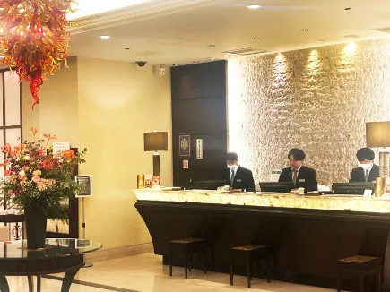 ホテルフロントスタッフ【チェックインやチェックアウト対応及び予約受付等】の画像