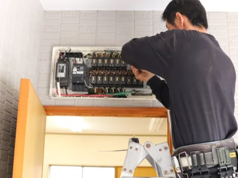 電気工事スタッフの画像