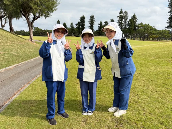 サポートスタッフ【クラブ受渡しやボールの行方チェック及びコース案内等】の画像