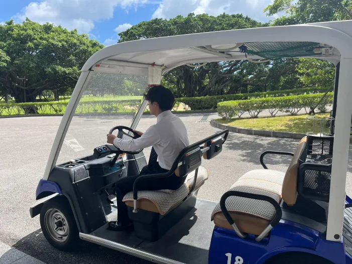 キャディー【クラブ受渡しやボールの行方チェック及びコース案内等】の画像