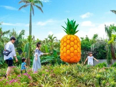 園内施設の内装工事見習いスタッフの画像