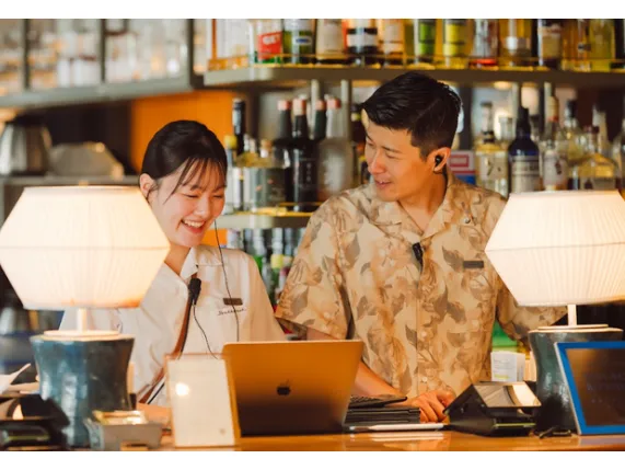 フロントスタッフ【お客様の受付や予約管理など】の画像