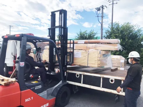 トラック（ユニック）運転手（3t又は4t）【木造住宅に必要な資材の運搬】の画像